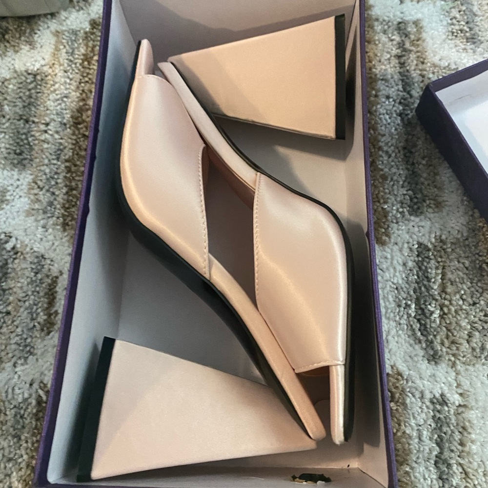 Heels - Picture 4 of 4